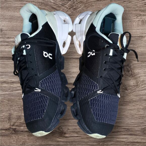 On Cloud Women's Cloudflyer Running Shoes Blk/Mint/Wht, Size 8.5 - Picture 2 of 7